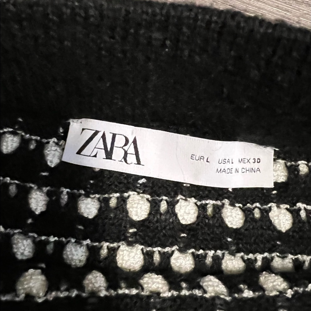 Zara sweater Knit Mini Fringe striped black and white  Skirt in size large - Picture 5 of 6